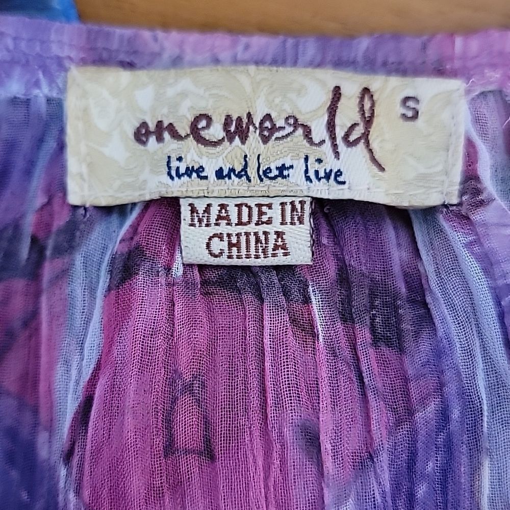 One World top  Size S - Picture 8 of 11